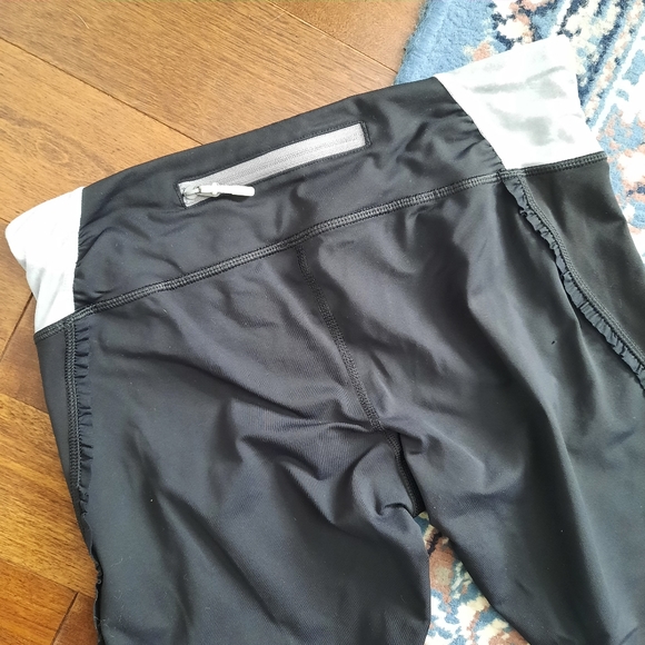 Lululemon | Crop leggings with ruffle detail - Picture 4 of 7